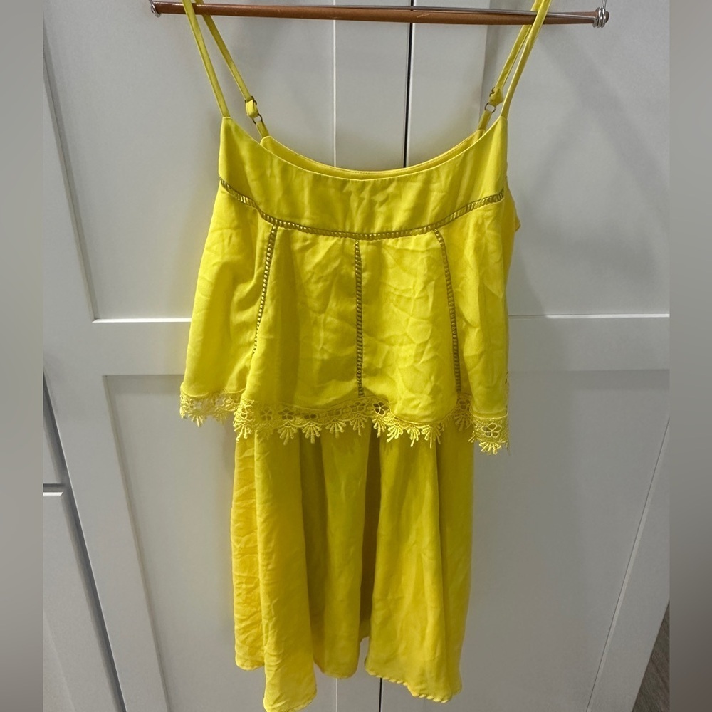 Gianni Bini spaghetti strap yellow lace fringe dress size medium ￼